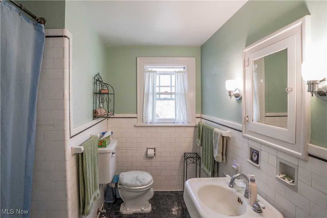 1415 Inwood Road Alliance, OH 44601 - Photo 29 of 41 Full bathroom