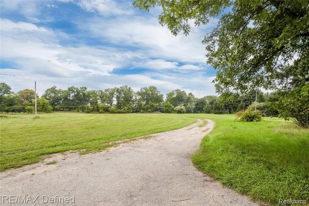 3515 Perry Lake Road Ortonville, MI 48462 - Photo 6 of 26 3515 Perry Lake Rd Brandon-large-019-22-3515 Perry Lake Rd-1499x1000-72dpi.jpg
