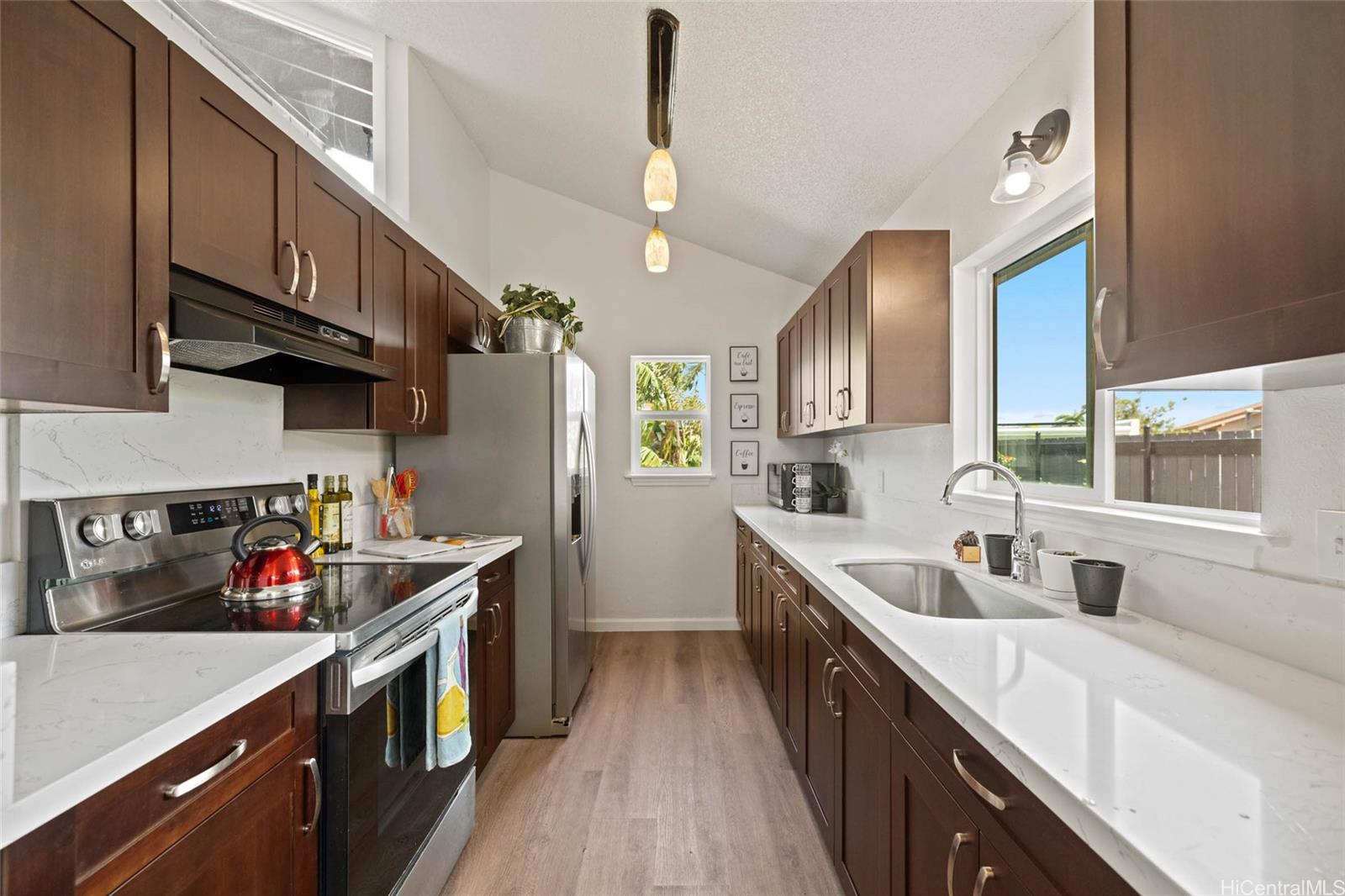 92-1158 Makamai Loop Kapolei, HI 96707 - Photo 3 of 25 Kitchen - View 2
