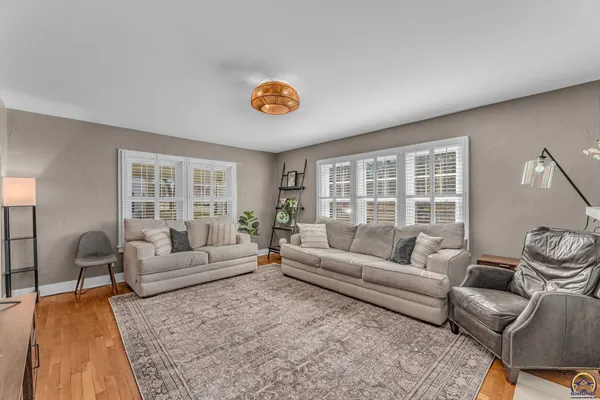 $299,900 | 2716 Southwest 13th Street, Topeka, KS 66604