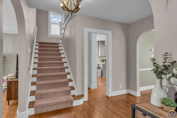 $299,900 | 2716 Southwest 13th Street, Topeka, KS 66604