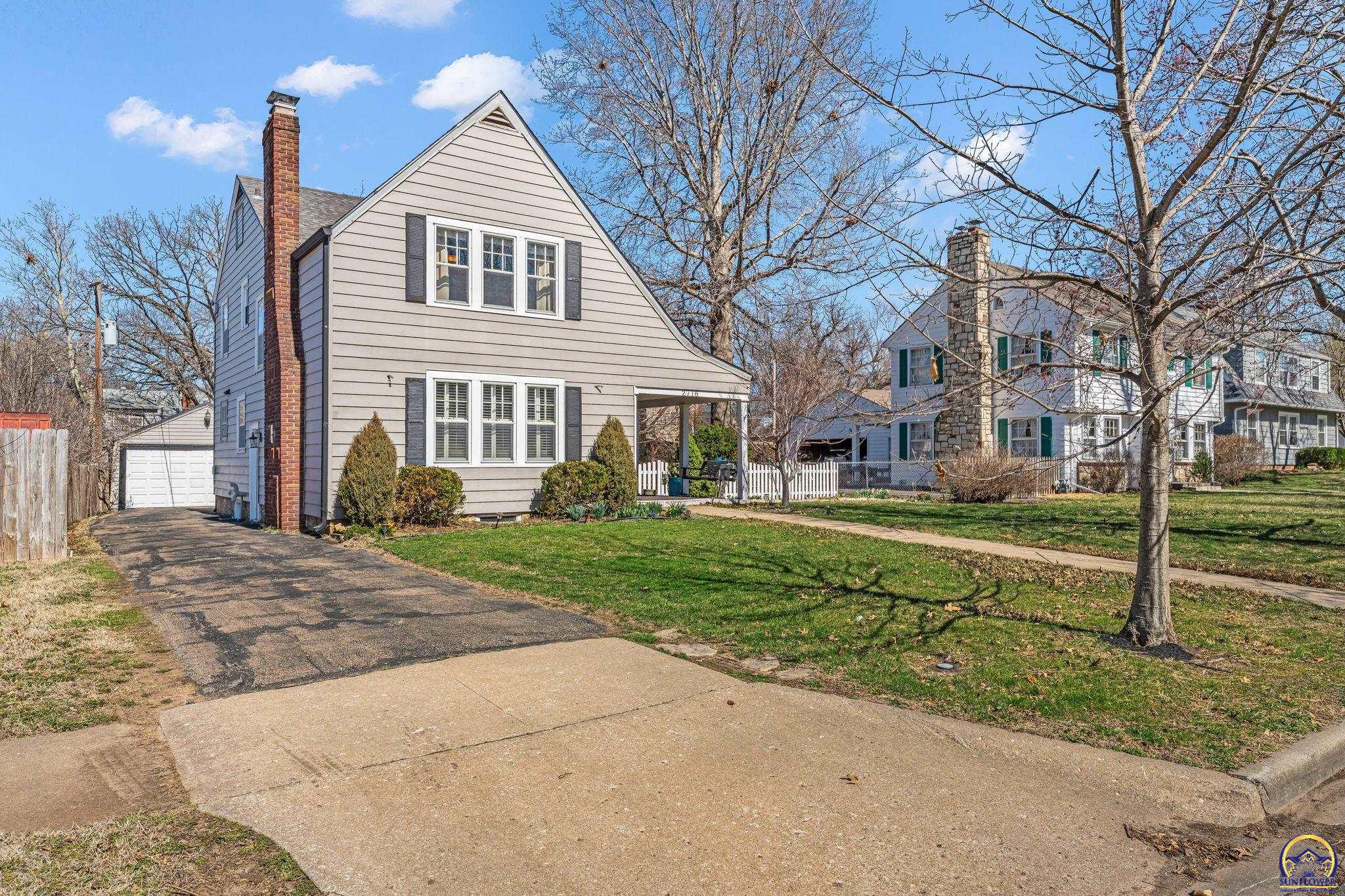 2716 Southwest 13th Street Topeka, KS 66604 - Photo 2 of 41