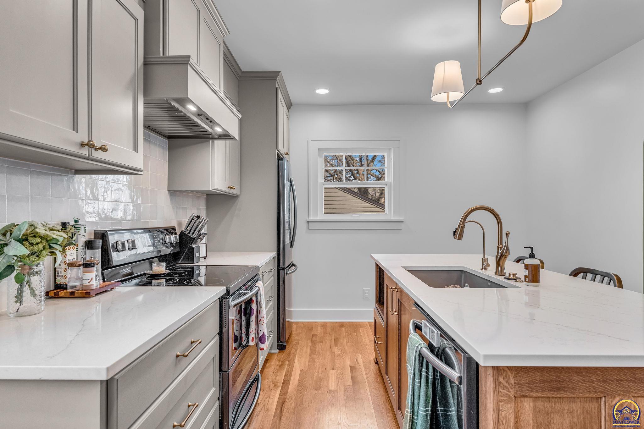 2716 Southwest 13th Street Topeka, KS 66604 - Photo 23 of 41