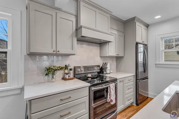 $299,900 | 2716 Southwest 13th Street, Topeka, KS 66604