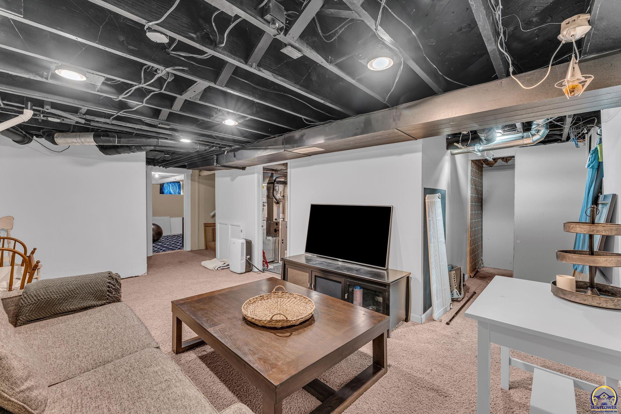 2716 Southwest 13th Street Topeka, KS 66604 - Photo 33 of 41