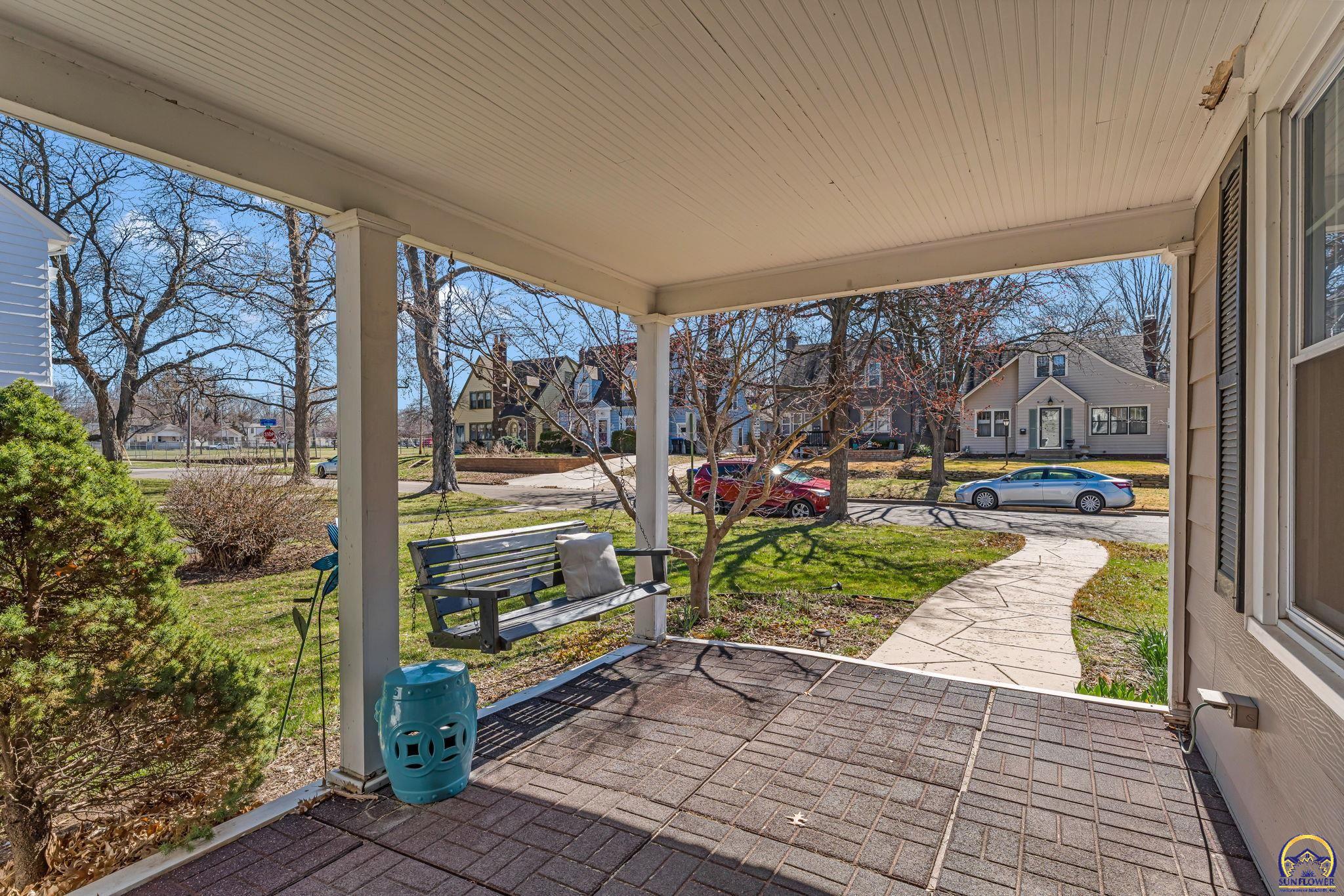 2716 Southwest 13th Street Topeka, KS 66604 - Photo 8 of 41