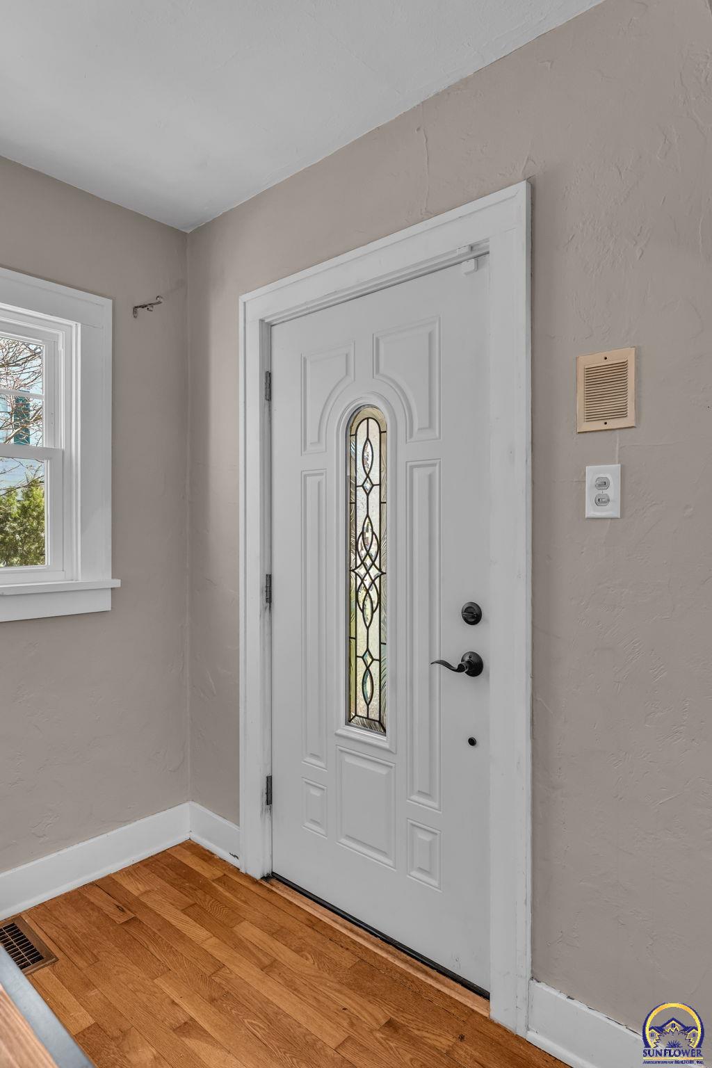 2716 Southwest 13th Street Topeka, KS 66604 - Photo 10 of 41