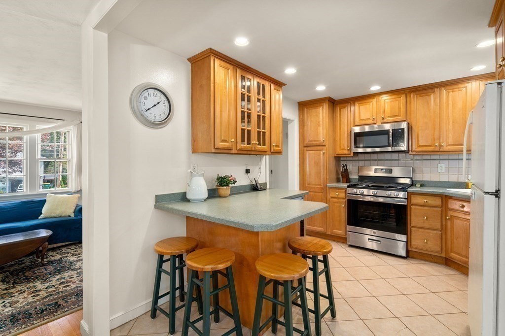 78 Devon Road Norwood, MA 02062 - Photo 9 of 32 Gallery Image 9