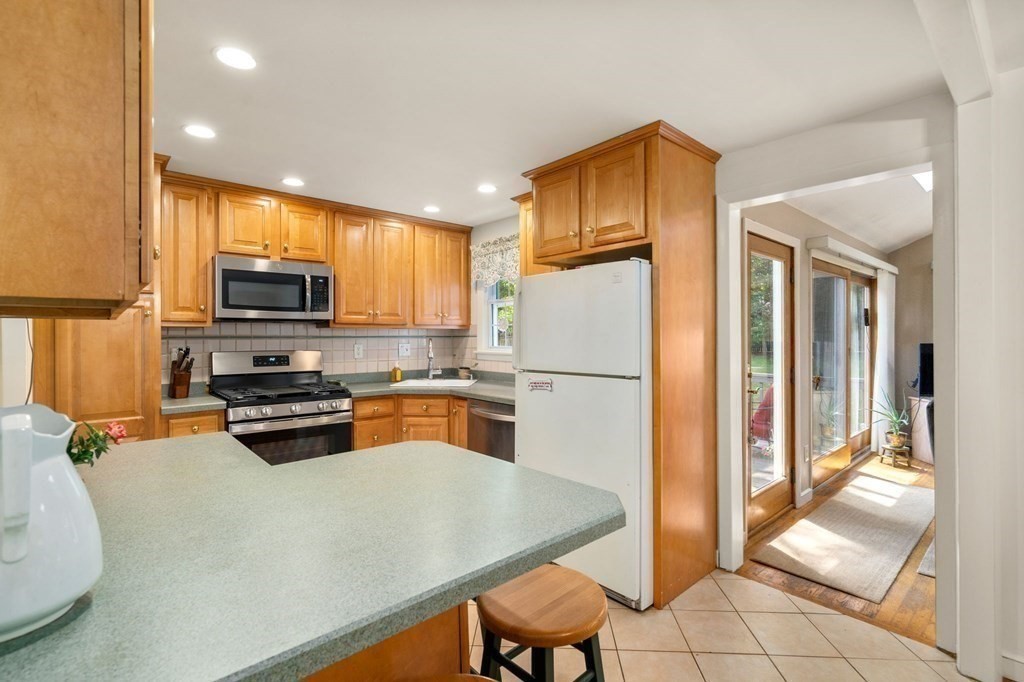 78 Devon Road Norwood, MA 02062 - Photo 10 of 32 Gallery Image 10