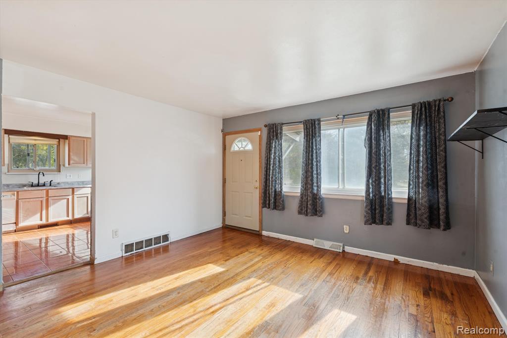 25908 Beverly Road Taylor, MI 48180 - Photo 7 of 36 Gallery Image 7