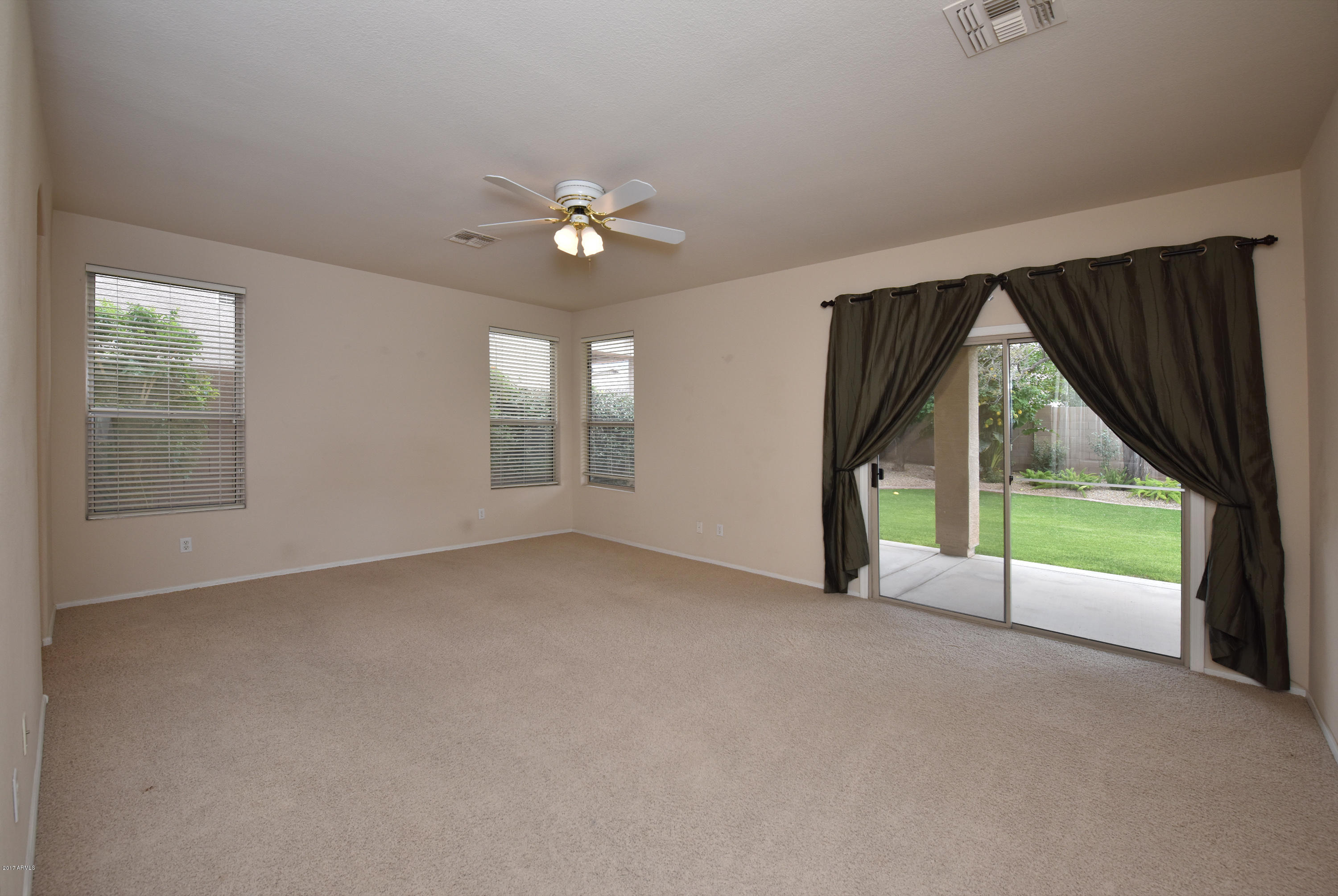 4359 East Briles Road Phoenix, AZ 85050 - Photo 14 of 30 1st Floor Master