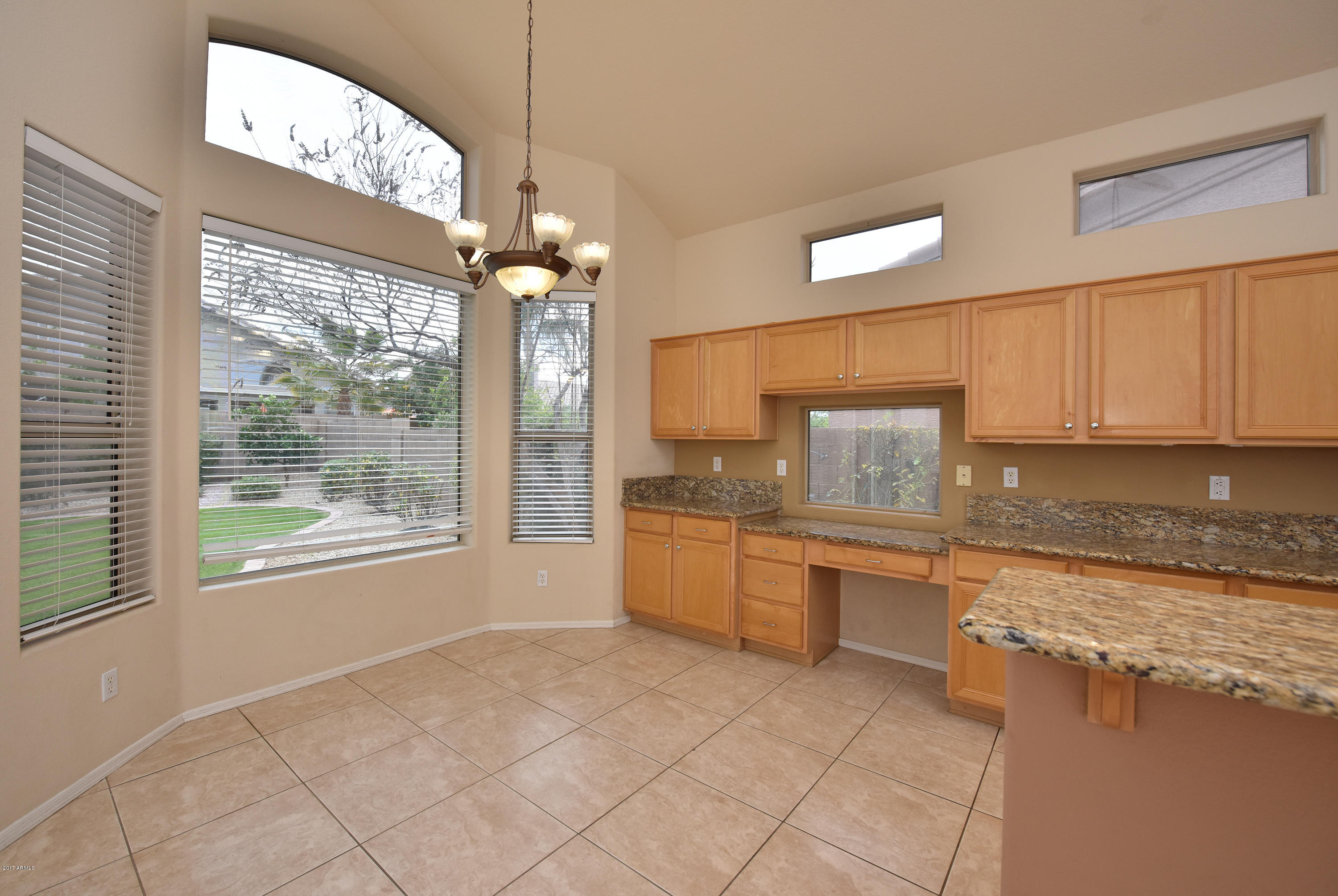 4359 East Briles Road Phoenix, AZ 85050 - Photo 4 of 30 Breakfast Area