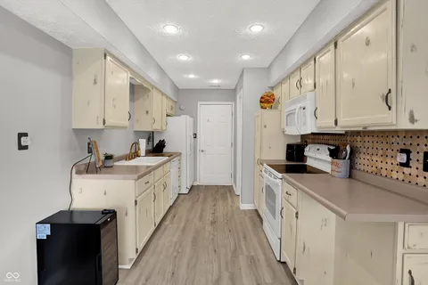 $229,900 | 9394 Golden Leaf Way, Indianapolis, IN 46260