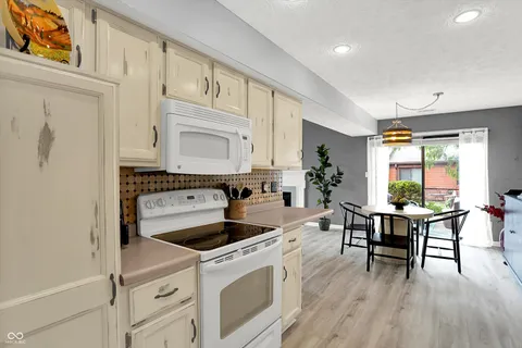 $229,900 | 9394 Golden Leaf Way, Indianapolis, IN 46260