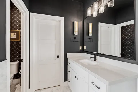 $845,000 | 1240 West Bell Street, Houston, TX 77019