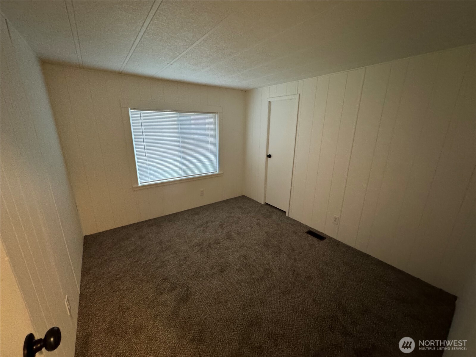 5705 Littlerock Road Southwest, Unit 10 Tumwater, WA 98512 - Photo 5 of 7 an empty room with a window