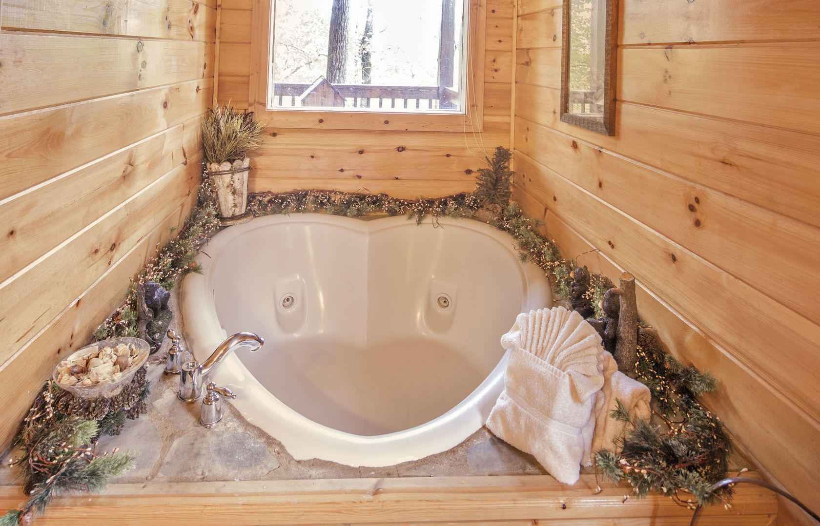 746 Nighthawk Way Pigeon Forge, TN 37863 - Photo 18 of 21 er88 hearttub