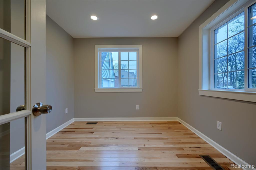 950 Leon Road Walled Lake, MI 48390 - Photo 11 of 36 Gallery Image 11