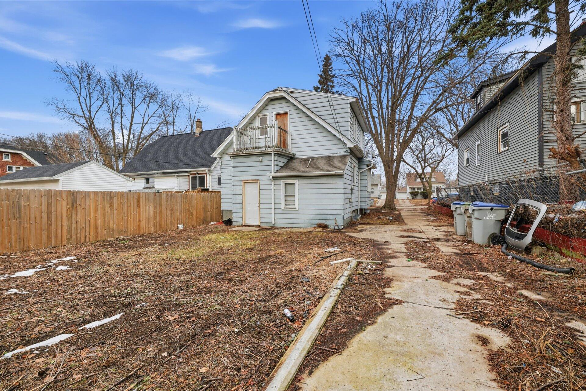 2473 North 57th Street Milwaukee, WI 53210 - Photo 22 of 25 23 Back Yard