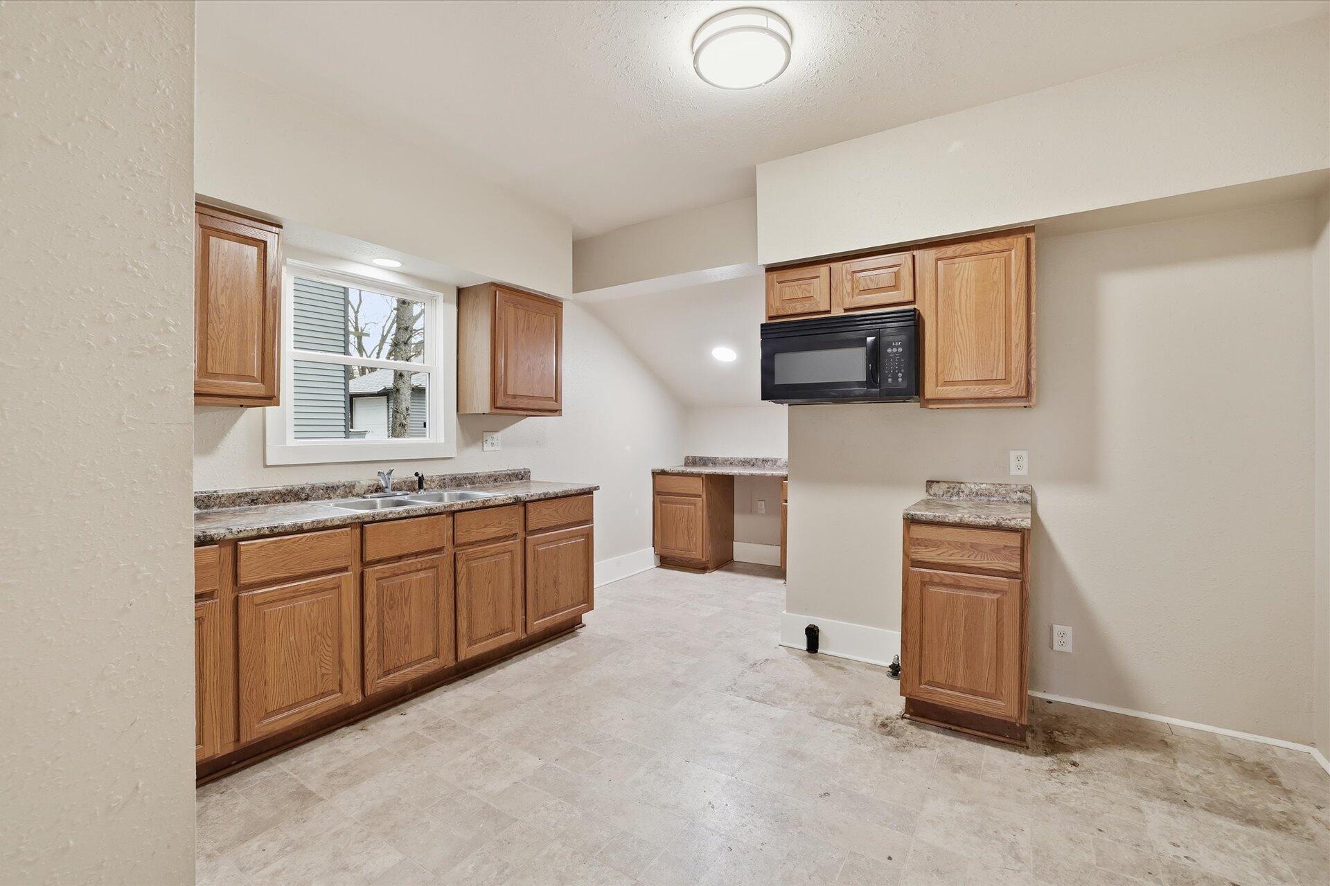2473 North 57th Street Milwaukee, WI 53210 - Photo 7 of 25 7 Kitchen