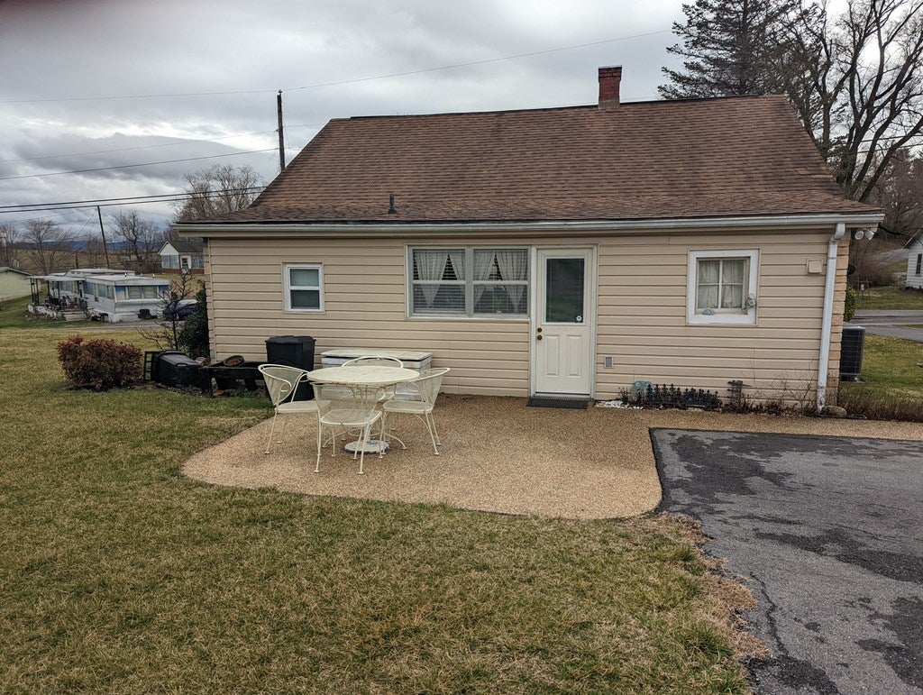 4958 Thornspring Road Pulaski, VA 24301 - Photo 18 of 21 Gallery Image 18