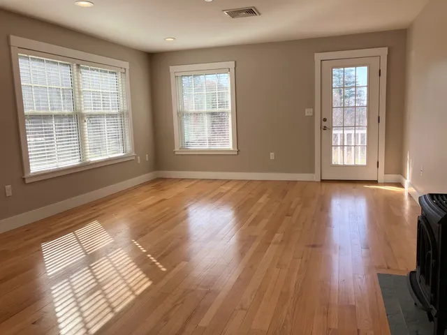 $596,000 | 26 North Main Street, Unit 7, Mont Vernon, NH 03057