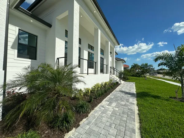 $3,895,000 | 211 Landmark Street, Marco Island, FL 34145
