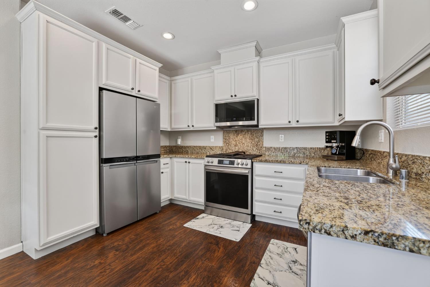 2280 Ellesmere Loop Roseville, CA 95747 - Photo 10 of 40
