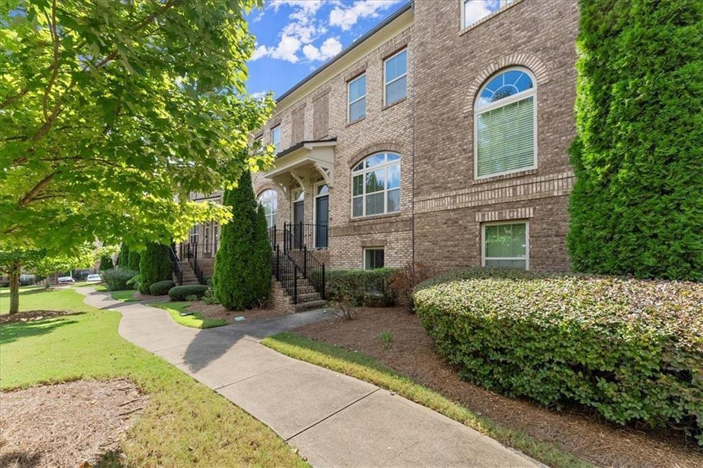 7528 Highlands Point Atlanta, GA 30328 - Photo 2 of 34