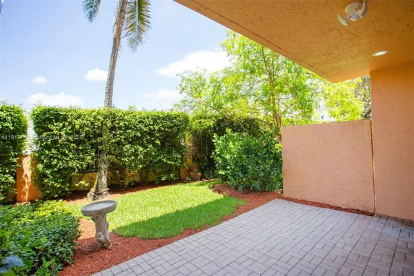 $4,500 | 1998 Northeast 7th Street, Unit 104, Deerfield Beach, FL 33441