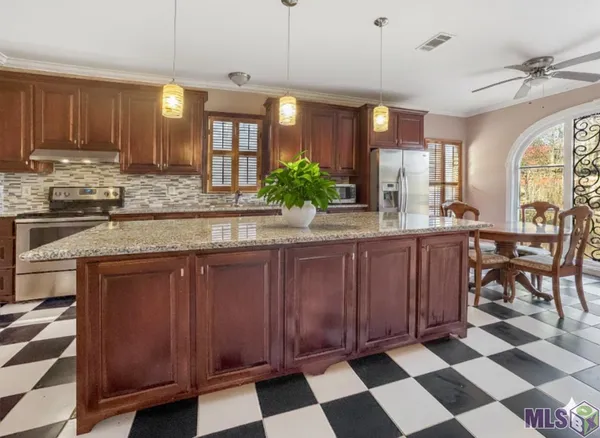 $300,000 | 20359 Lynda Lane, Springfield, LA 70462