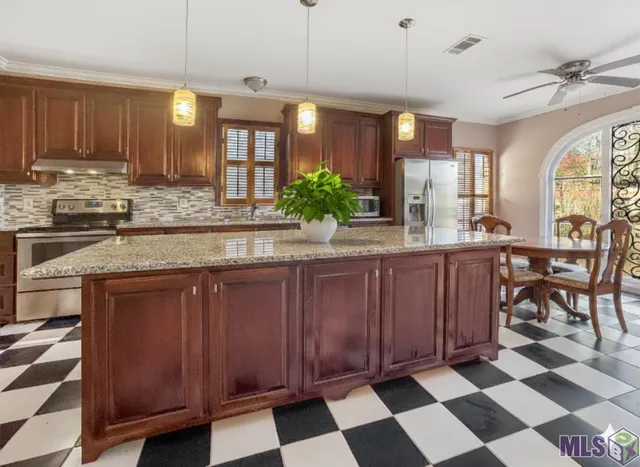 $300,000 | 20359 Lynda Lane, Springfield, LA 70462