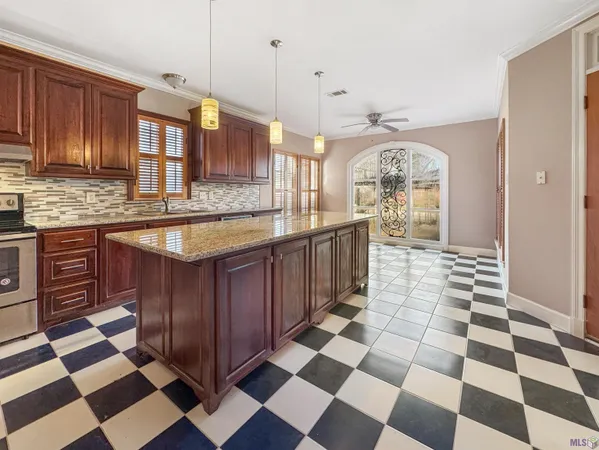 $300,000 | 20359 Lynda Lane, Springfield, LA 70462