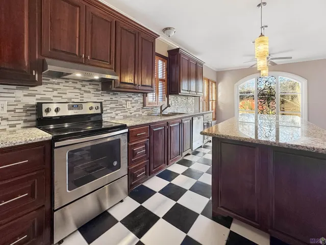 $300,000 | 20359 Lynda Lane, Springfield, LA 70462