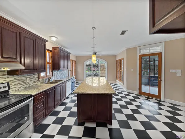 $300,000 | 20359 Lynda Lane, Springfield, LA 70462