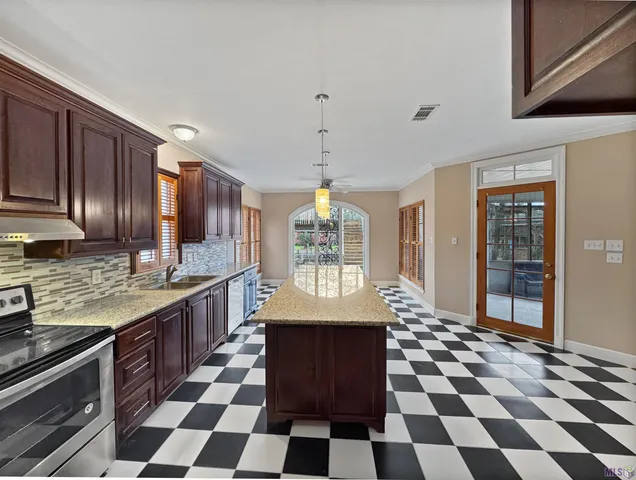 $300,000 | 20359 Lynda Lane, Springfield, LA 70462