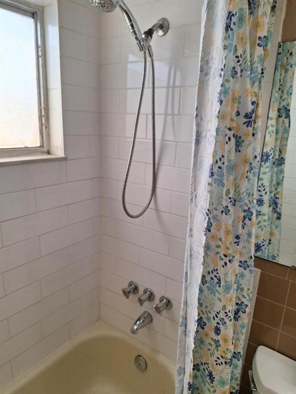 8253 Saybrook Drive Port Richey, FL 34668 - Photo 14 of 21 2ND BATHROOM