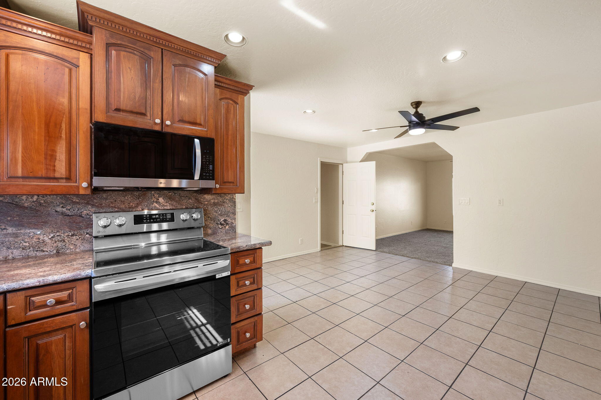 5261 North Robert Road Prescott Valley, AZ 86314 - Photo 8 of 25 11-Kitchen (2)