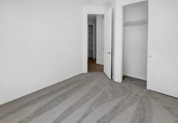 $3,250 | 6418 West Mark Lane, Phoenix, AZ 85083