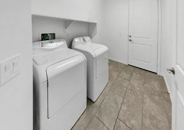 $3,250 | 6418 West Mark Lane, Phoenix, AZ 85083