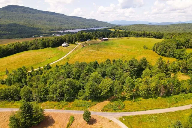 $154,000 | 337 Lakeview Lane, Elmore, VT 05680