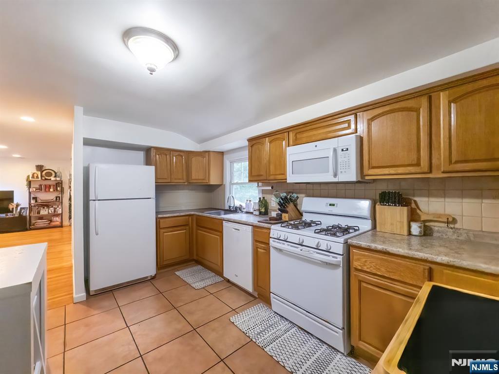 19 Bedford Road Dumont, NJ 07628 - Photo 19 of 39