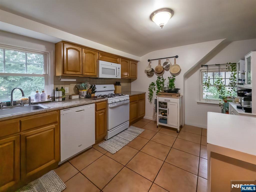 19 Bedford Road Dumont, NJ 07628 - Photo 20 of 39