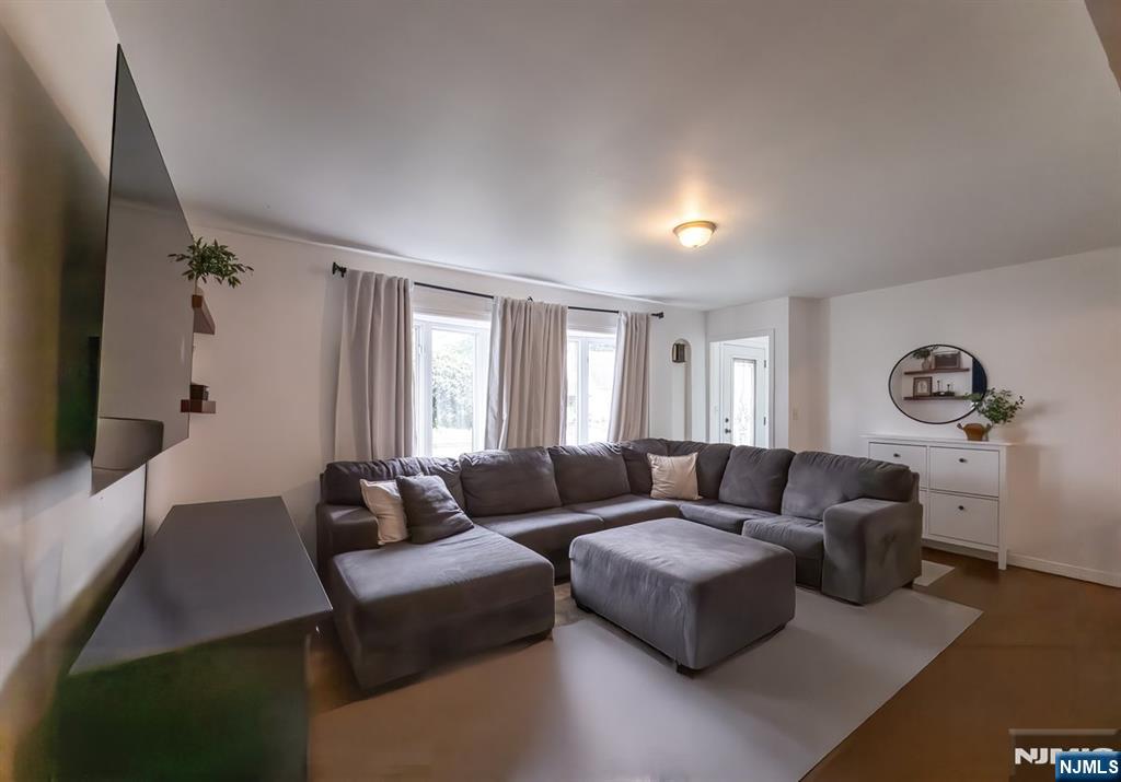 19 Bedford Road Dumont, NJ 07628 - Photo 4 of 39