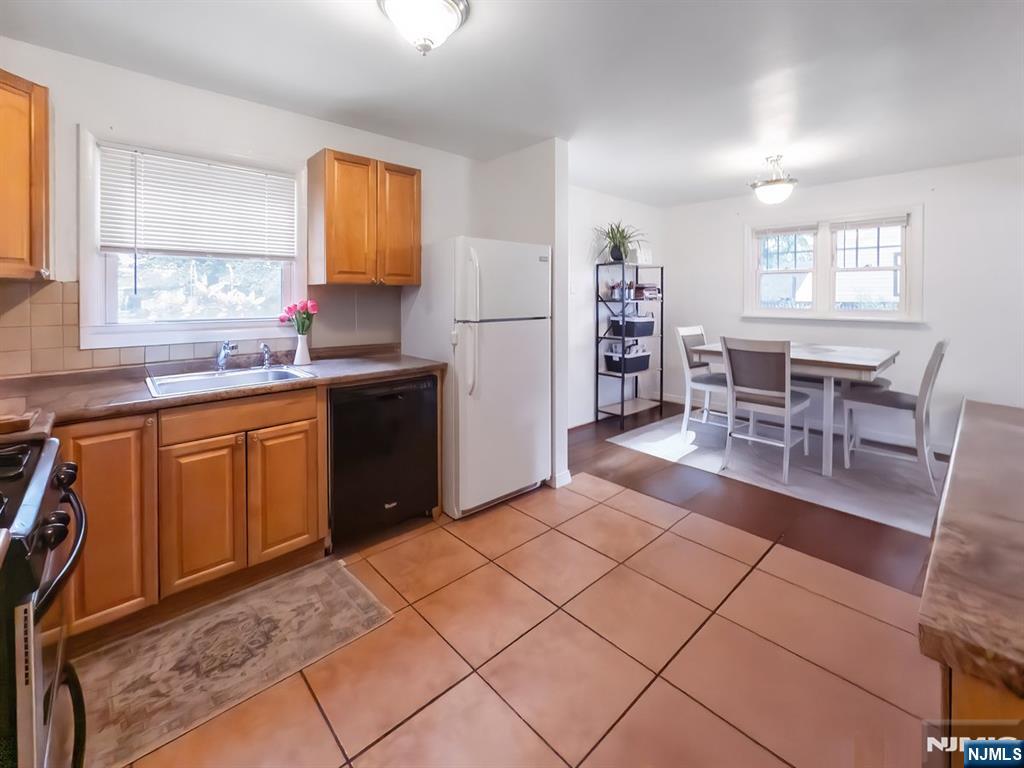 19 Bedford Road Dumont, NJ 07628 - Photo 6 of 39