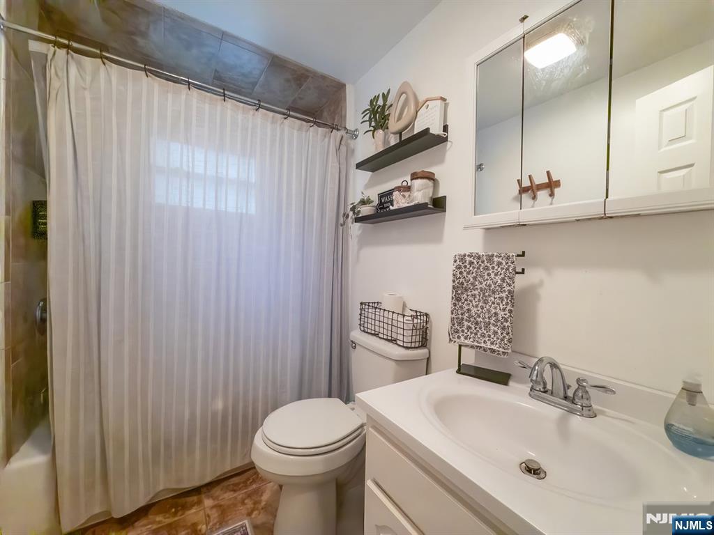 19 Bedford Road Dumont, NJ 07628 - Photo 8 of 39