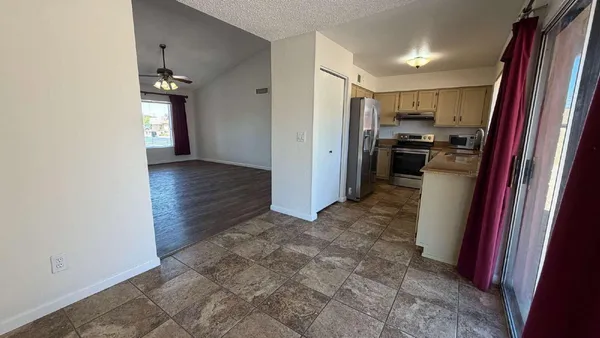 $1,900 | 617 South Windsor, Mesa, AZ 85204