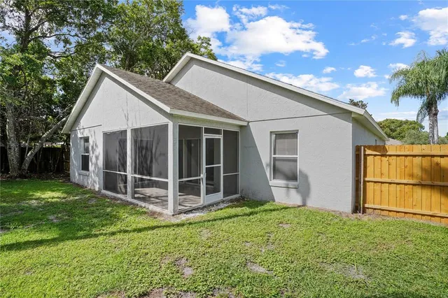 a view of backyard with garden