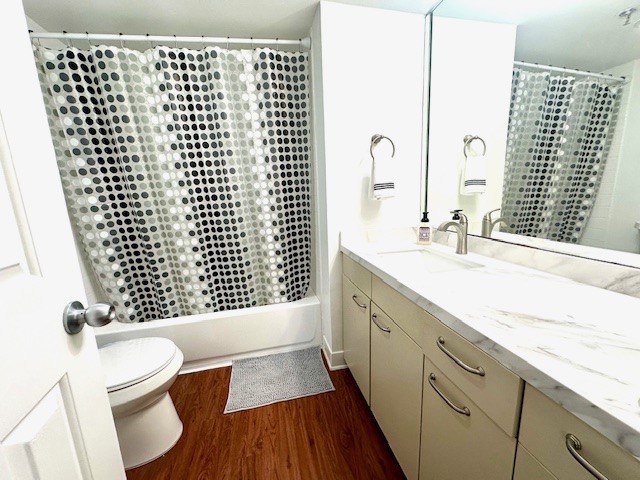 3525 Sage Road, Unit 407 Houston, TX 77056 - Photo 28 of 45 Combo bath tub & shower