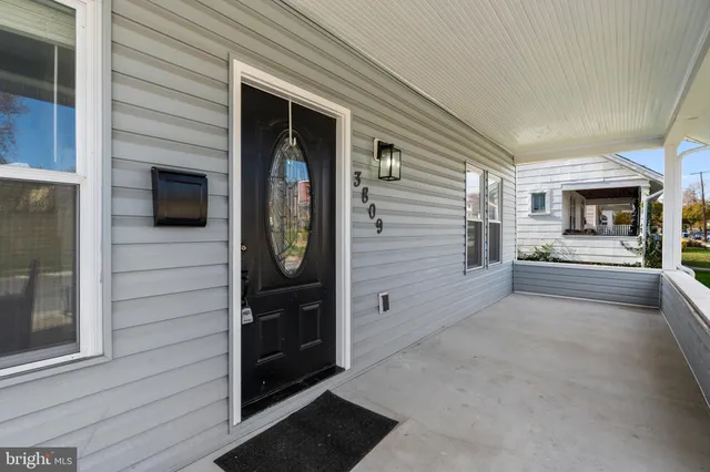 a view of an entryway of the house